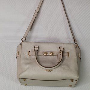 Vintage Coach Cream Pebble Leather Crossbody Purse
